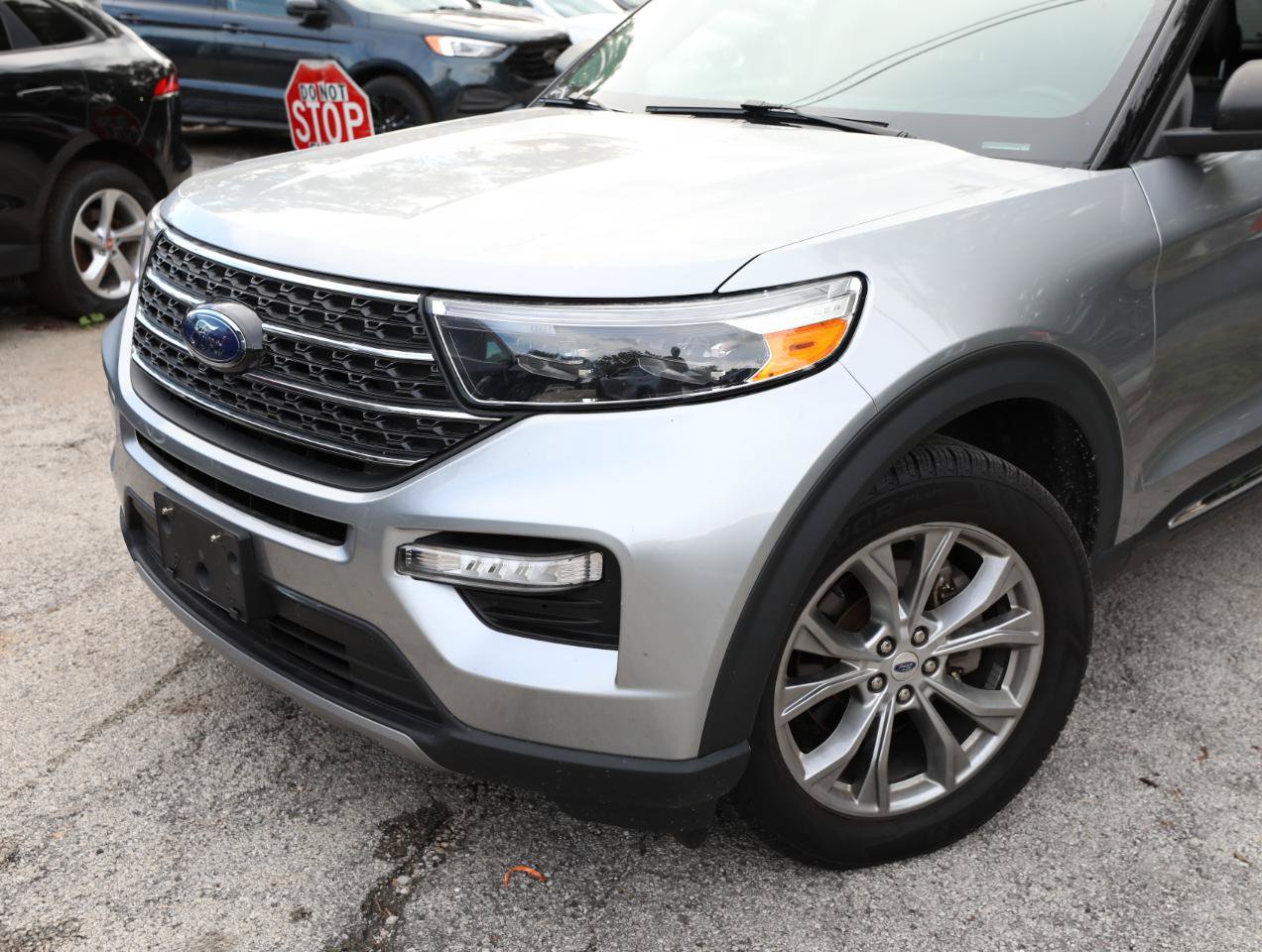 Used 2021 Ford Explorer XLT w/ Equipment Group 202A AWD/4WD image 2