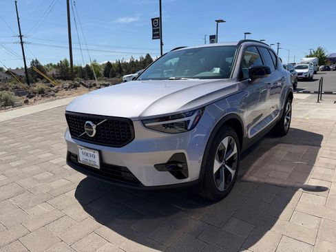 Used 2026 Volvo XC40 B5 Plus w/ Protection Package Premier AWD/4WD image 4