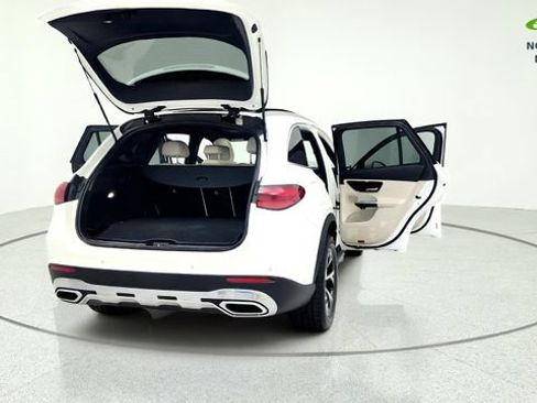 Used 2025 Mercedes-Benz GLC 350e 4MATIC image 18