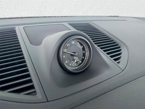 New 2026 Porsche Macan image 17