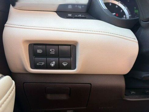 Certified 2021 Toyota Highlander Platinum AWD/4WD image 12