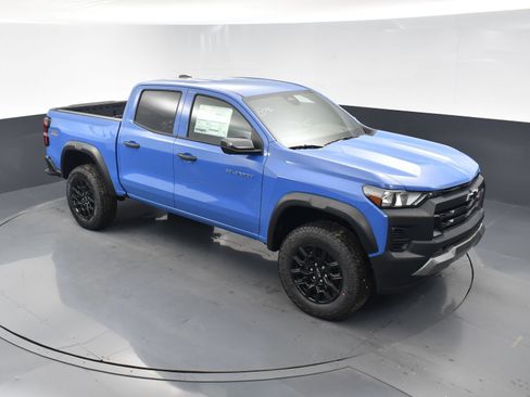 Used 2025 Chevrolet Colorado Trail Boss AWD/4WD image 34