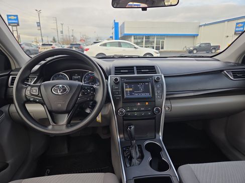 Used 2017 Toyota Camry LE image 38