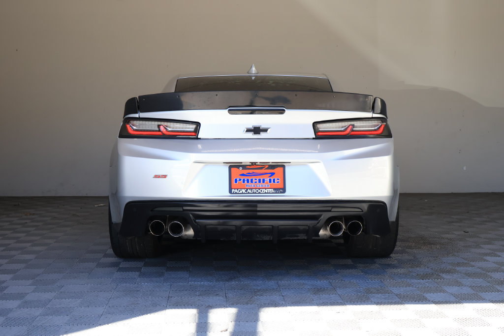 Used 2018 Chevrolet Camaro SS RWD image 12