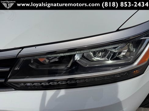 Used 2018 Volkswagen Passat 2.0T R-Line w/ R-Line Lighting Package FWD image 36
