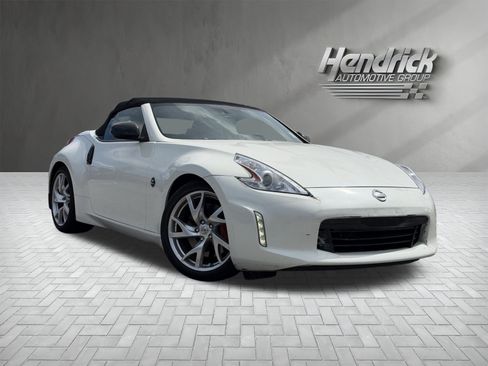 Used 2014 Nissan 370Z Touring w/ Sport Package RWD image 2
