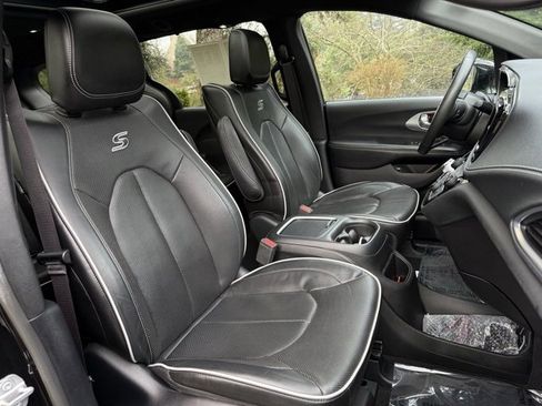 Used 2019 Chrysler Pacifica Limited w/ Advanced Safetytec Group image 12