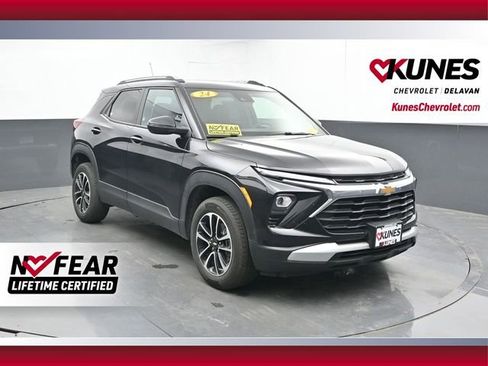 Used 2024 Chevrolet TrailBlazer LT w/ LT Cold Weather Package AWD/4WD image 1