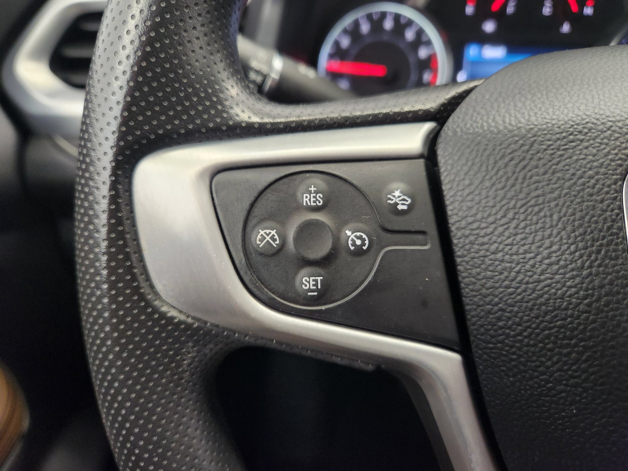 Used 2023 GMC Acadia SLE FWD image 28