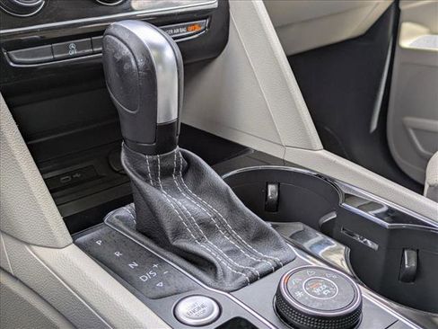 Used 2022 Volkswagen Atlas SEL Premium image 16