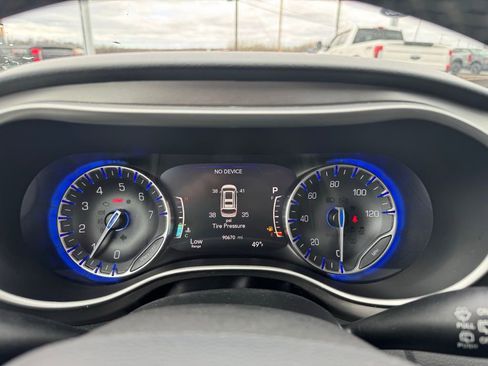 Used 2022 Chrysler Pacifica Touring-L image 21