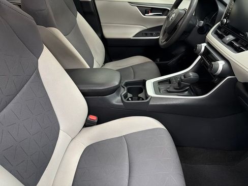 Used 2020 Toyota RAV4 XLE w/ Convenience Package FWD image 29