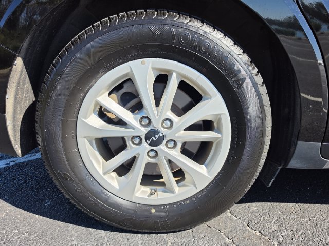 Used 2022 Kia Carnival LX FWD image 5