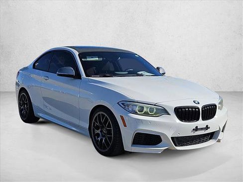 Used 2014 BMW M235i Coupe image 3