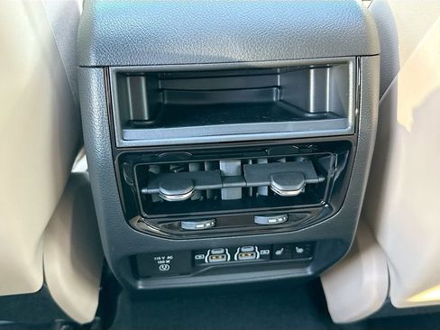 New 2025 Jeep Grand Cherokee Limited image 36