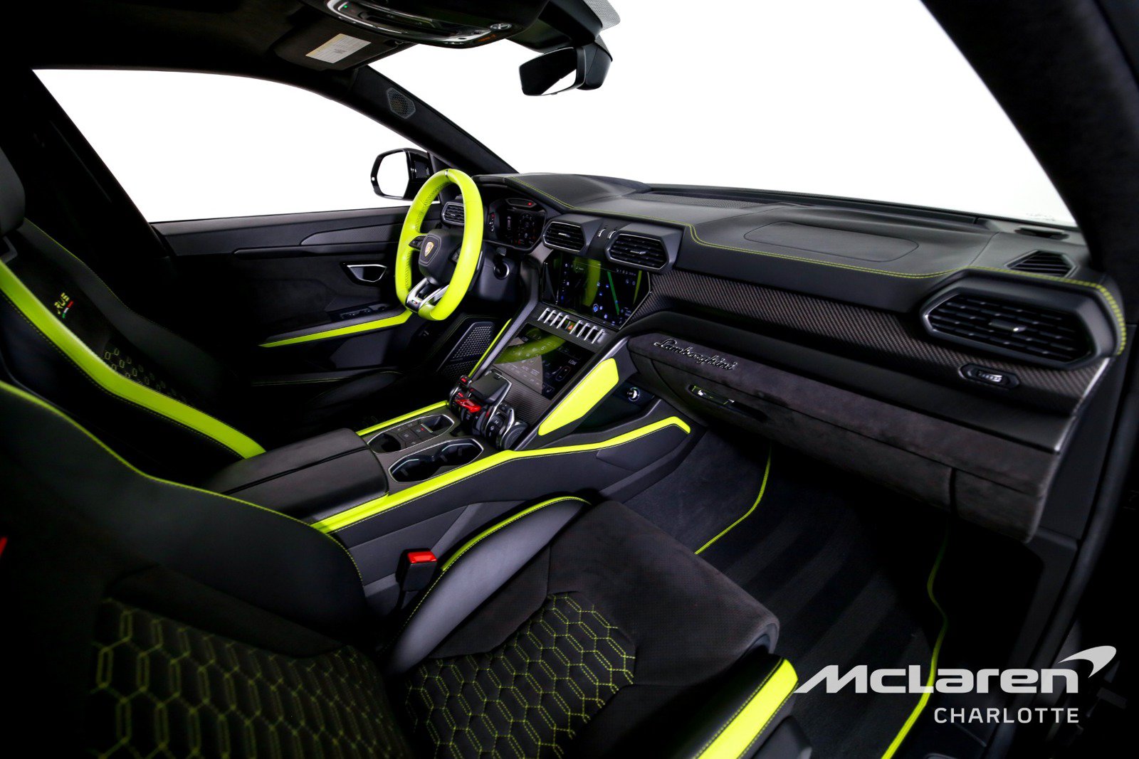 Used 2022 Lamborghini Urus AWD/4WD image 26