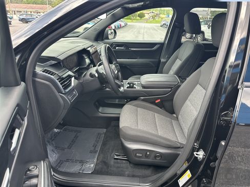 Used 2025 GMC Acadia Elevation AWD/4WD image 10