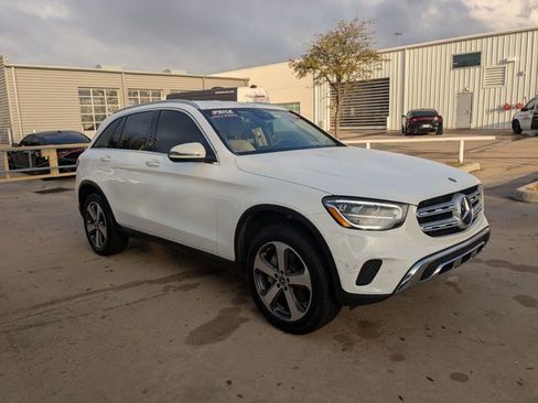 Used 2022 Mercedes-Benz GLC 300 4MATIC image 3