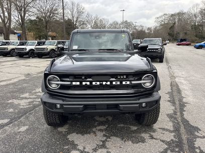New 2025 Ford Bronco Outer Banks w/ Sasquatch Package