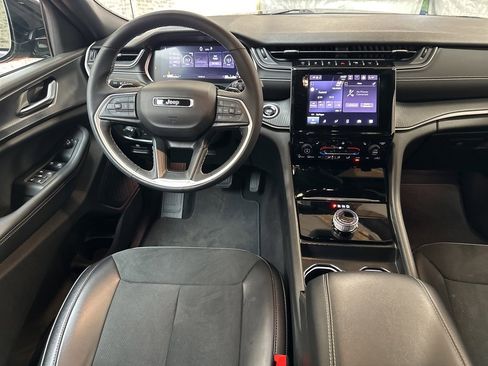 Used 2024 Jeep Grand Cherokee L Altitude image 17