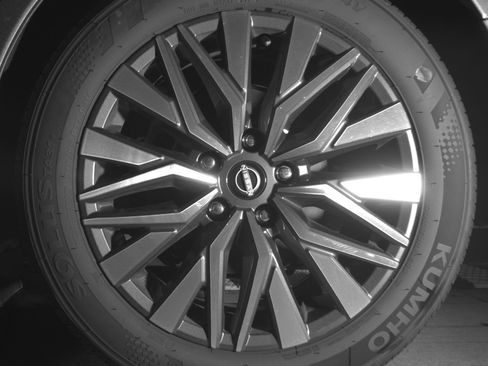 Used 2025 Nissan Altima 2.5 SV FWD image 14