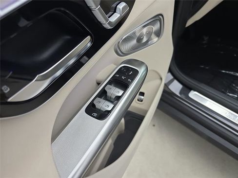 Used 2026 Mercedes-Benz GLC 300 4MATIC image 22