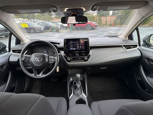 Used 2025 Toyota Corolla LE image 31