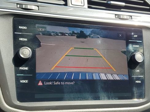 Used 2023 Volkswagen Tiguan SE w/ Panoramic Sunroof Package AWD/4WD image 29