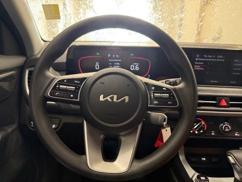 Used 2024 Kia Seltos LX AWD/4WD image 13