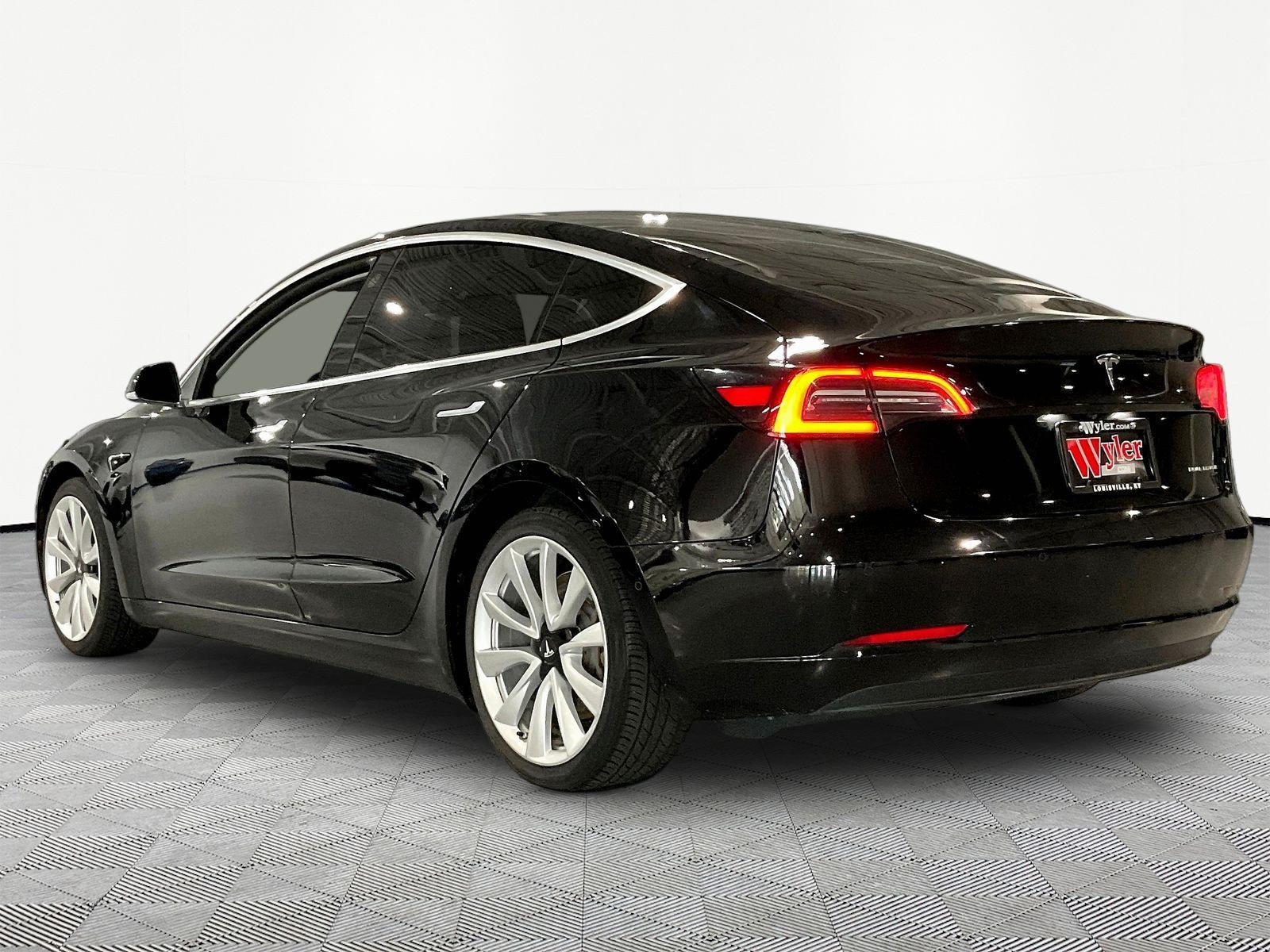 Used 2018 Tesla Model 3 Long Range AWD/4WD image 4