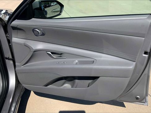 Used 2024 Hyundai Elantra SE image 19