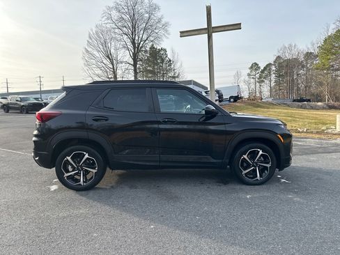 Used 2023 Chevrolet TrailBlazer RS w/ Sun and Liftgate Package image 4