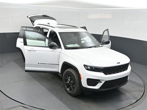 New 2025 Jeep Grand Cherokee Laredo image 50