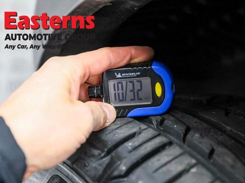 Used 2023 Jeep Grand Cherokee L Laredo image 29