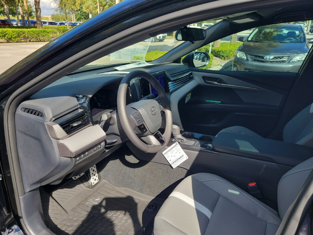 Used 2026 Toyota Camry SE FWD image 15
