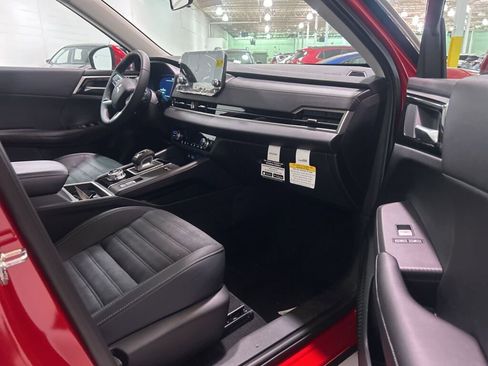 New 2025 Mitsubishi Outlander SE image 9