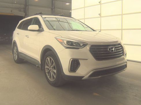 Used 2017 Hyundai Santa Fe SE image 6
