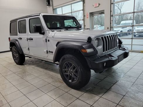 Used 2024 Jeep Wrangler Sport S image 3