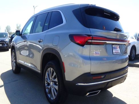 Used 2025 Buick Enclave Preferred AWD/4WD image 8
