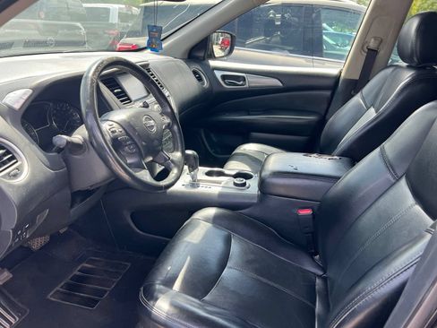 Used 2020 Nissan Pathfinder SL AWD/4WD image 2