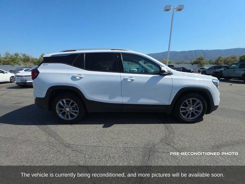 Used 2022 GMC Terrain SLT FWD image 4