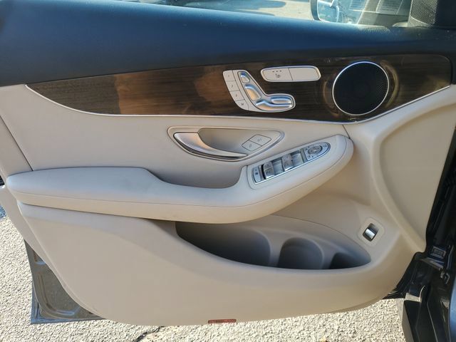 Used 2021 Mercedes-Benz GLC 300 image 24