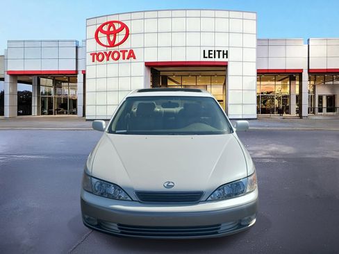 Used 1998 Lexus ES 330 image 2