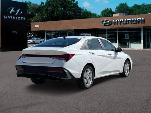 New 2025 Hyundai Elantra SE image 7