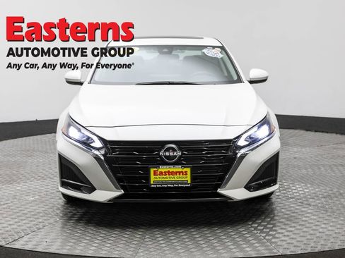 Used 2024 Nissan Altima 2.5 SV w/ SV Premium Package image 2