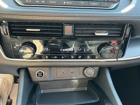 Used 2021 Nissan Rogue SV w/ Premium Package FWD image 18