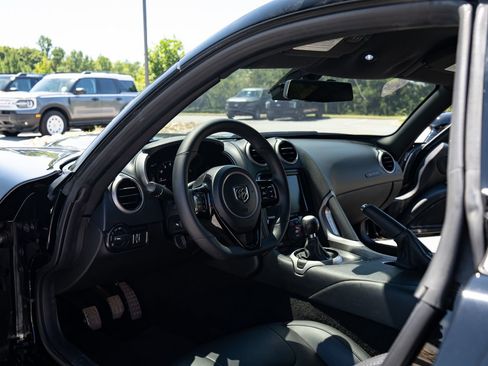Used 2014 SRT Viper SRT-10 w/ Advanced Aerodynamics Package RWD image 35