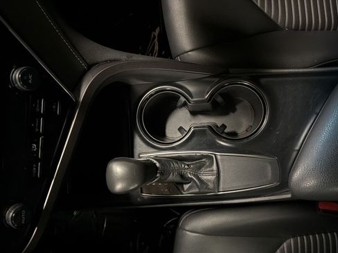 Used 2018 Toyota Camry SE FWD image 20