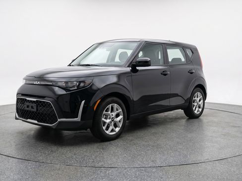 Used 2025 Kia Soul LX FWD image 3