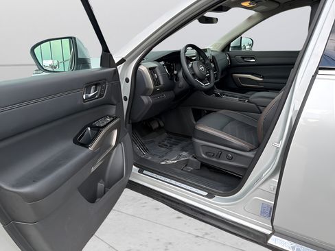 Certified 2024 Nissan Pathfinder Platinum w/ Cargo Package AWD/4WD image 12